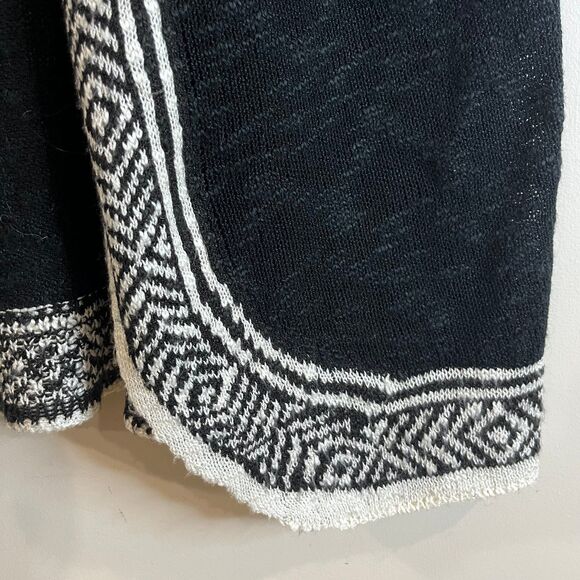 Torrid Black & White Border Trim Cardigan Aztec 3/4 Sleeves size 1X - Picture 4 of 7